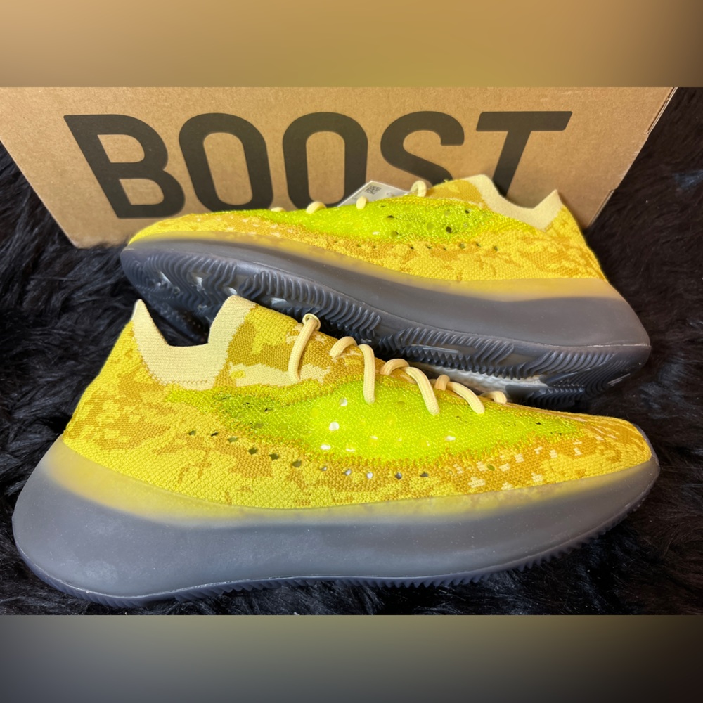 🔥 YEEZY 380 Hylite | NEW | Size 10.5M - Picture 1 of 7